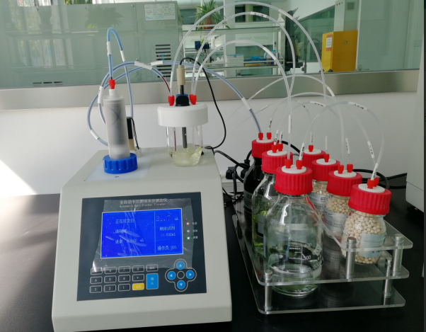 东南大学能源与环境学院用S-300卡氏水分测定仪检测生物油中水分